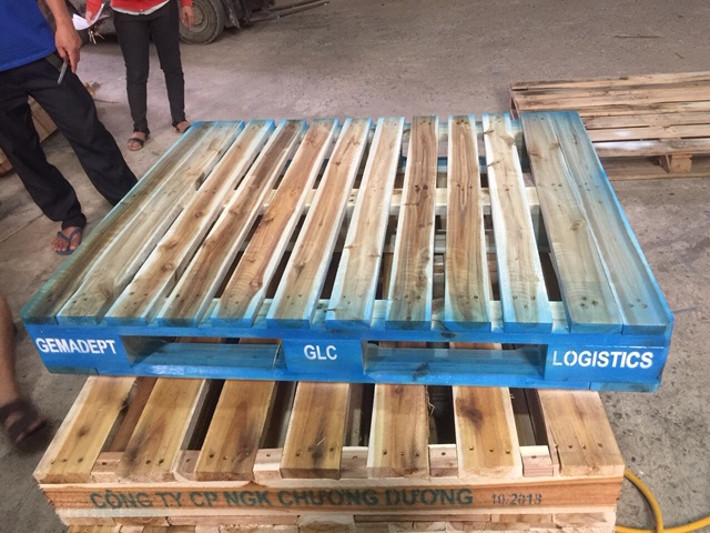 Mẫu 03 Pallet gỗ lưu kho sơn theo yêu cầu 001