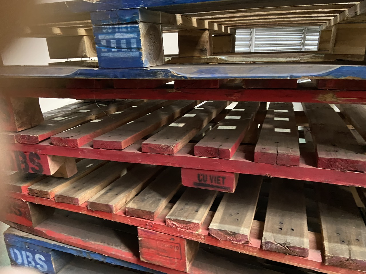 Thông tin về dịch vụ sửa chữa pallet tại nhà kho !